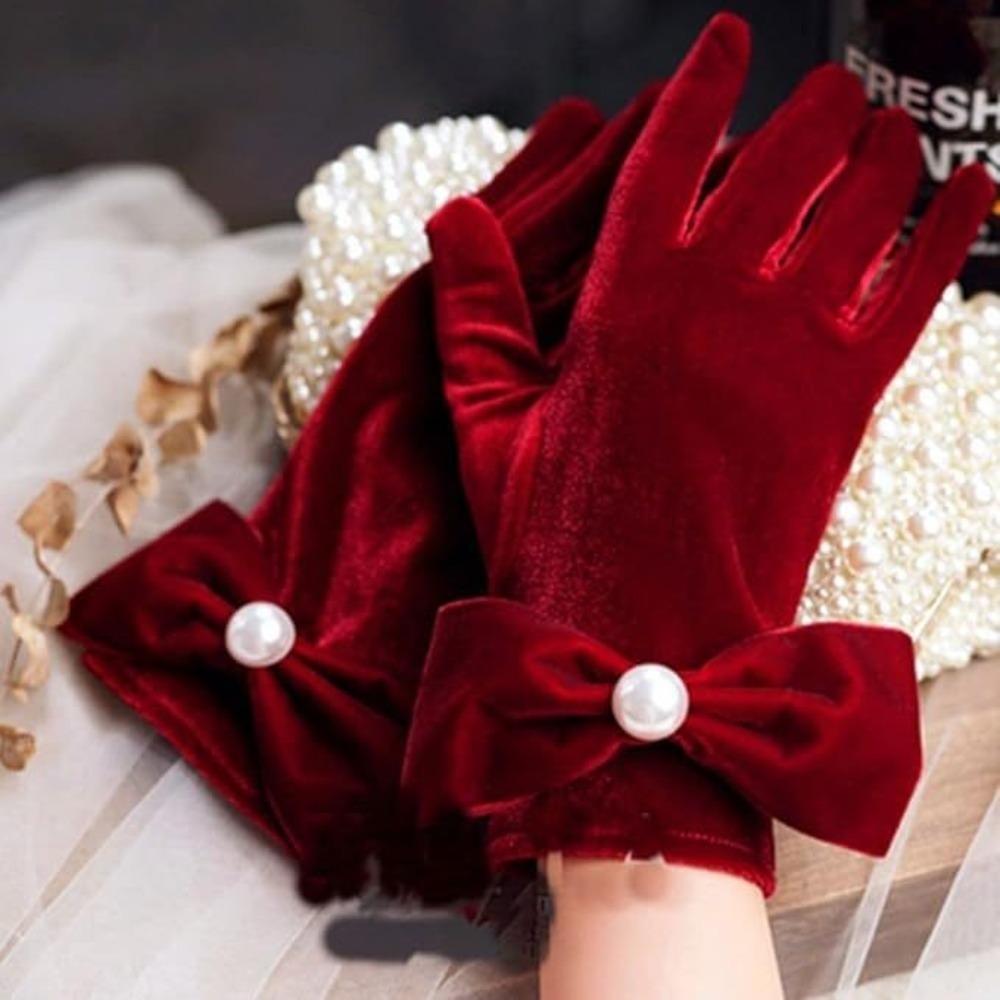 Vintage Fashion Photographers - Gants de mariée Vintage en velours
